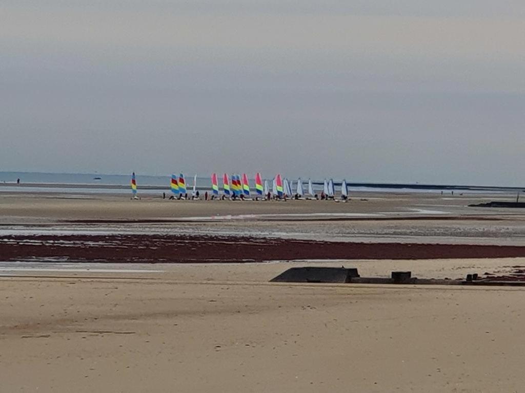 Appartement F1 Mansarde A 100M De La Plage, Proche De Arromanches Et Des Plages Du Debarquement Saint-Côme-de-Fresné Buitenkant foto